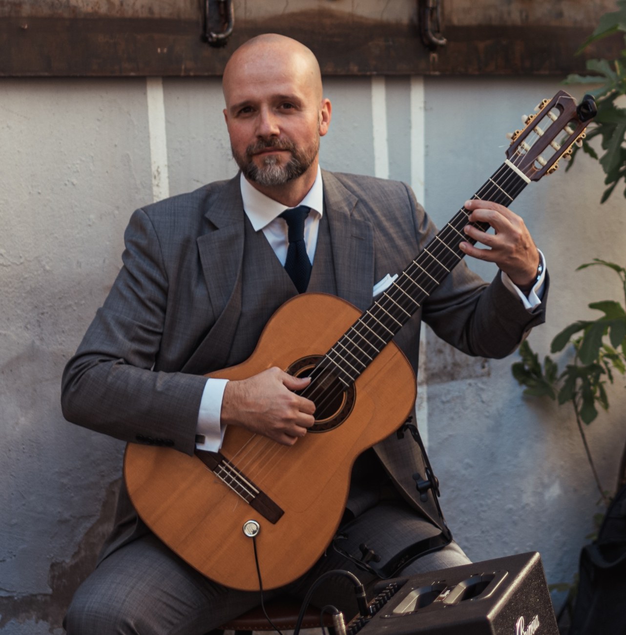 Matija s klasičnom gitarom
